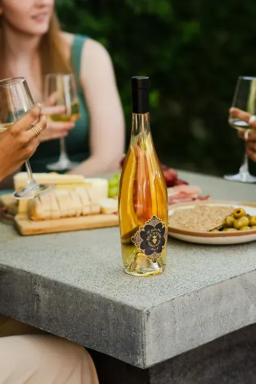 Bee d'Vine Brut "X" Reserve (Dry) Honey Wine served at the table